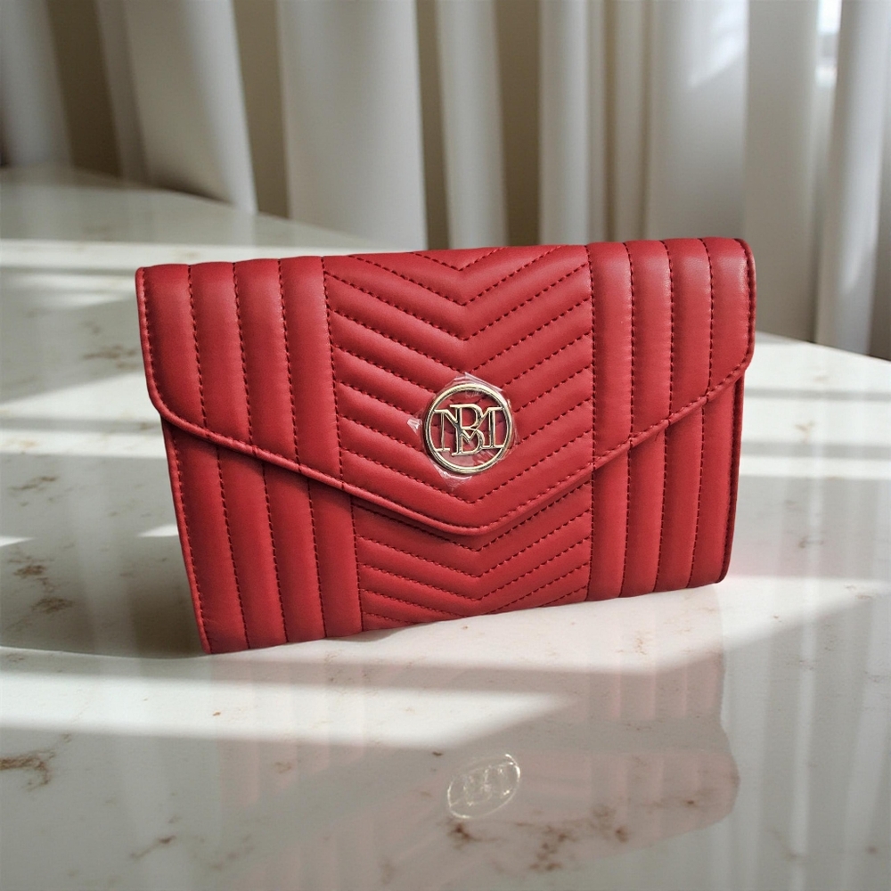 New with tags! Badgley Mischka Crossbody with V  Quilting Center